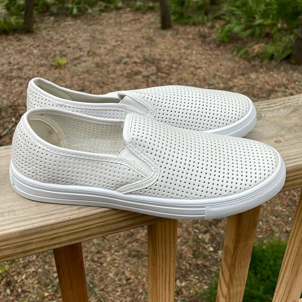 NWOT sz 10 women’s White perforated slip on sneaker
